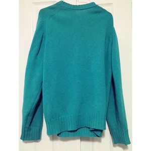 Aqua durable sweater